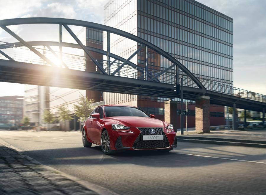 Lexus IS200t F-Sport 2016 года  (WW) (фото 10 из 35)